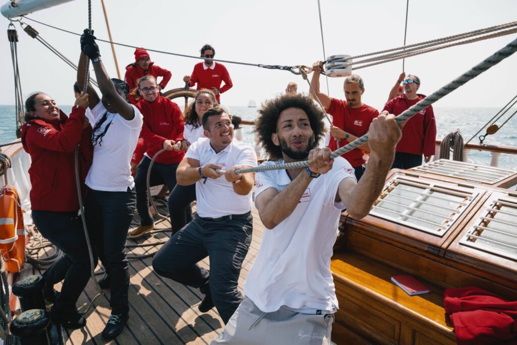 Jeunes d'ACTION+ en action sur le Belem